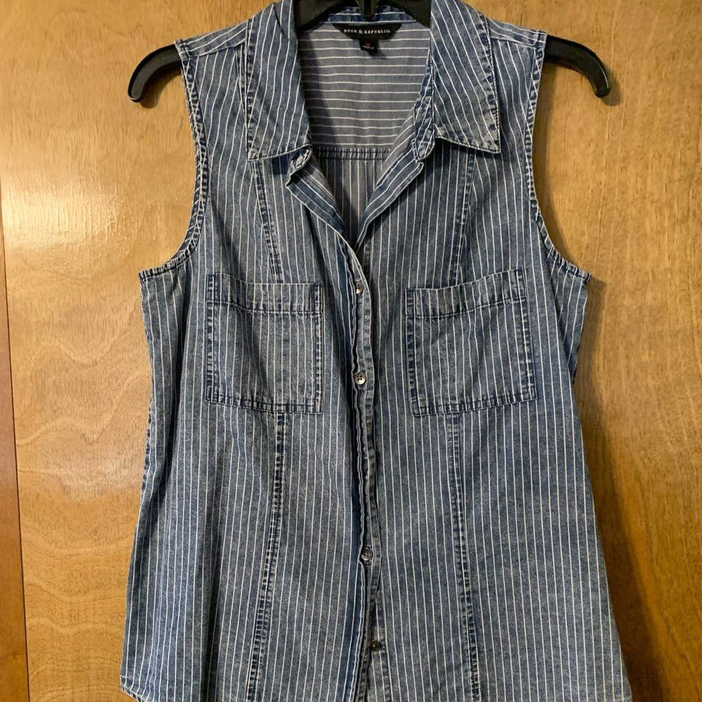 Ladies Rock and Republic Medium Sleeveless Shirt